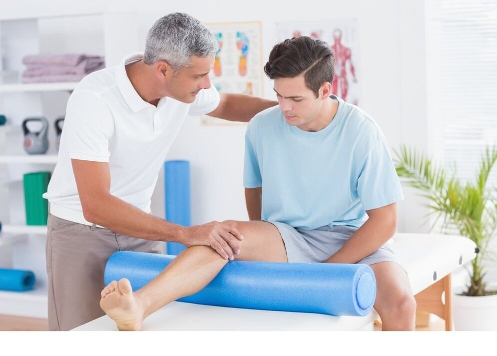 Un médecin avec des jambes nocives